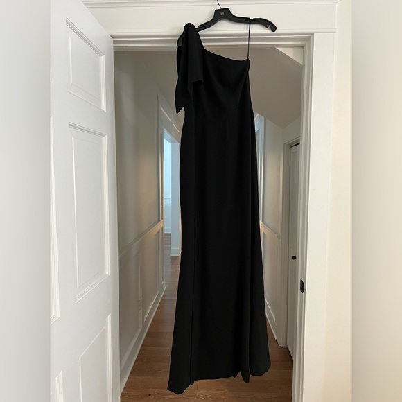 Dress the Population Georgina One-Shoulder Crepe Gown - Picture 6 of 11